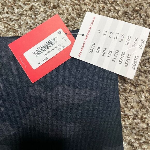NWT SPANX Look at Me Now Leggings Black Camo Size Small - Picture 7 of 8